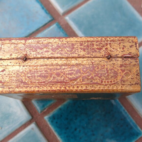 Vintage Italian St. Francis Hand Painted Wood Embossed Trinket Box - Picture 8 of 9